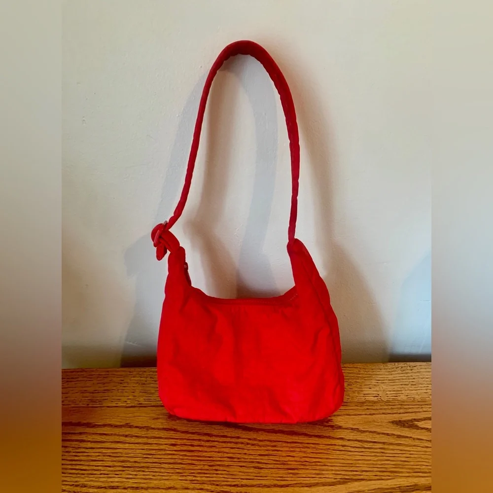 Baggu Mini Nylon Shoulder Bag Candy Apple Red Slouchy Hobo Travel Buckle - Picture 10 of 16